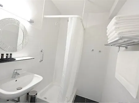 Avenue Hotel 3*
